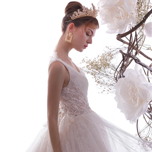 Elegant Champagne Wedding Dresses 2019 A-Line / Princess V-Neck Sleeveless Backless Glitter Leaf Appliques Lace Beading Chapel Train Ruffle