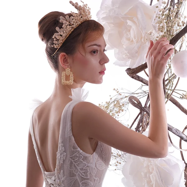 Elegant Champagne Wedding Dresses 2019 A-Line / Princess V-Neck Sleeveless Backless Glitter Leaf Appliques Lace Beading Chapel Train Ruffle