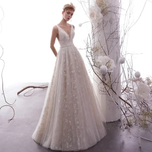 Beste Champagne Hage Utendørs Brudekjoler 2019 Empire Dyp V Hals Uten Ermer Ryggløse Appliques Blonder Beading Perle Lange Buste