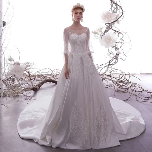 Meilleur Blanche Satin Transparentes Robe De Mariée 2019 Princesse Encolure Dégagée Gonflée Manches Longues Dos Nu Appliques En Dentelle Paillettes Perlage Chapel Train Volants