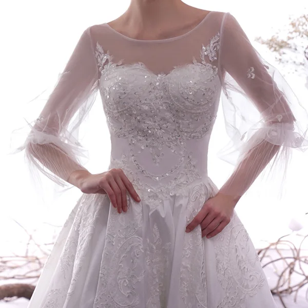 Beste Weiß Satin Durchsichtige Brautkleider / Hochzeitskleider 2019 A Linie Rundhalsausschnitt Geschwollenes Lange Ärmel Rückenfreies Applikationen Spitze Pailletten Perlenstickerei Kapelle-Schleppe Rüschen