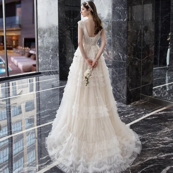 Romantique Champagne Jardin / Extérieur Robe De Mariée 2019 Princesse Encolure Carrée Sans Manches Dos Nu Appliques En Dentelle Perlage Noeud Ceinture Longue Volants