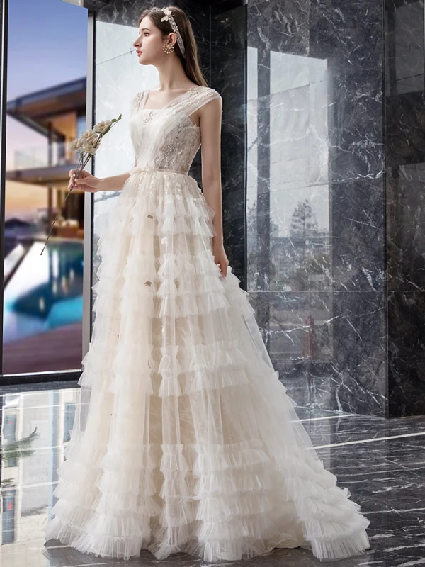 Romantique Champagne Jardin / Extérieur Robe De Mariée 2019 Princesse Encolure Carrée Sans Manches Dos Nu Appliques En Dentelle Perlage Noeud Ceinture Longue Volants