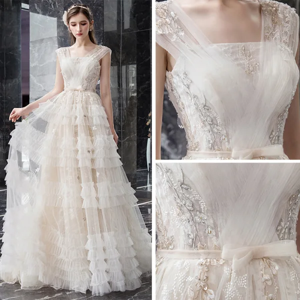 Romantique Champagne Jardin / Extérieur Robe De Mariée 2019 Princesse Encolure Carrée Sans Manches Dos Nu Appliques En Dentelle Perlage Noeud Ceinture Longue Volants