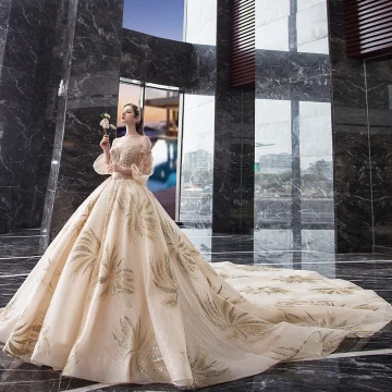 Étourdissant Champagne Robe De Mariée 2019 Princesse De L 039 Épaule Gonflée 3 4 Manches Dos Nu Perlage Glitter Tulle Royal Train Volants