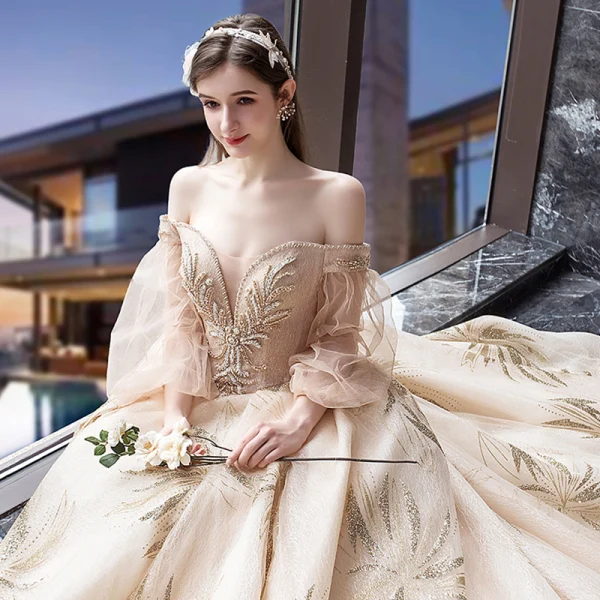 Étourdissant Champagne Robe De Mariée 2019 Princesse De l'épaule Gonflée 3/4 Manches Dos Nu Perlage Glitter Tulle Royal Train Volants