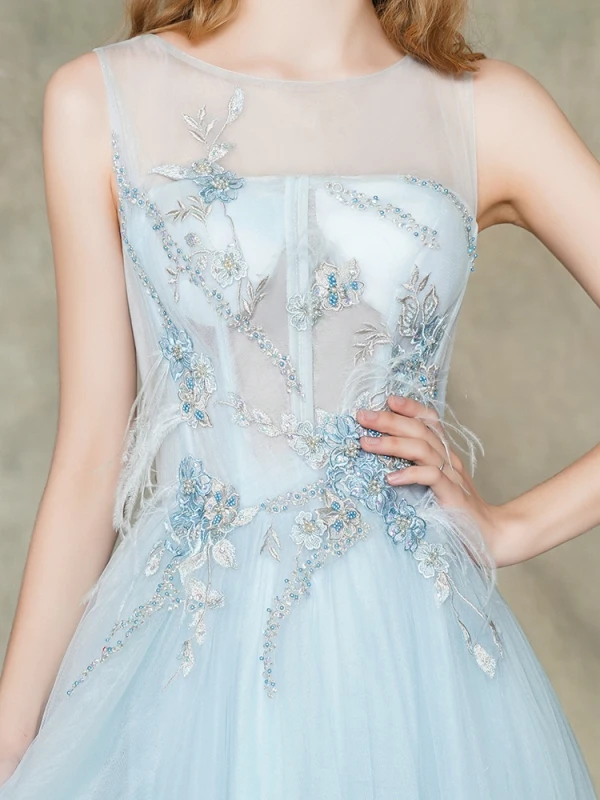 Élégant Bleu Ciel Transparentes Robe De Soirée 2019 Princesse Encolure Dégagée Sans Manches Appliques En Dentelle Plumes Perlage Perle Train De Balayage Volants Dos Nu Robe De Ceremonie