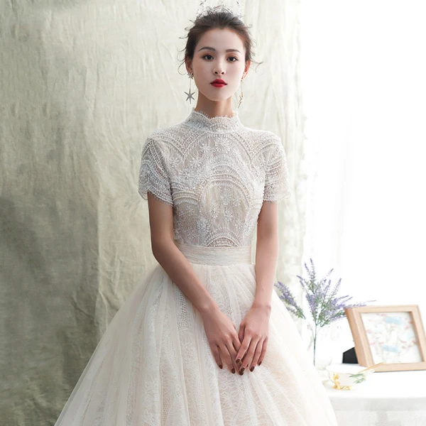 Vintage Champagner Spitze Brautkleider / Hochzeitskleider 2019 A Linie Off Shoulder Kurze Ärmel Rückenfreies Herzförmig Perlenstickerei Kapelle-Schleppe Rüschen