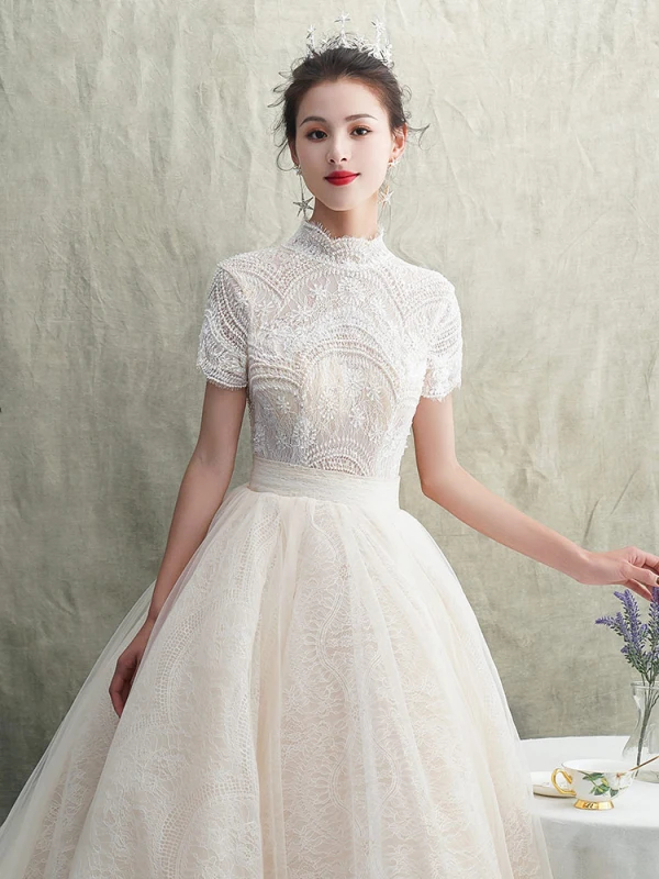 Vintage Champagner Spitze Brautkleider / Hochzeitskleider 2019 A Linie Off Shoulder Kurze Ärmel Rückenfreies Herzförmig Perlenstickerei Kapelle-Schleppe Rüschen