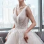 Beste Champagner Brautkleider / Hochzeitskleider 2019 A Linie Tiefer V-Ausschnitt Ärmellos Rückenfreies Perlenstickerei Blatt Applikationen Spitze Glanz Tülle Kapelle-Schleppe Rüschen