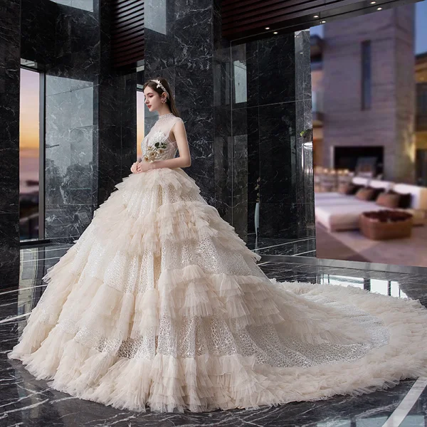 Fabelhaft Champagner Glanz Spitze Brautkleider / Hochzeitskleider 2019 Ballkleid Durchsichtige Stehkragen Ärmellos Rückenfreies Perlenstickerei Kathedrale Schleppe Rüschen