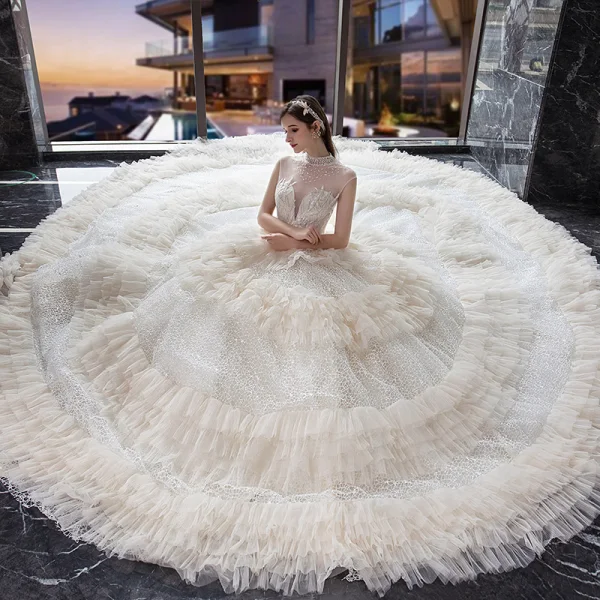 Fabelhaft Champagner Glanz Spitze Brautkleider / Hochzeitskleider 2019 Ballkleid Durchsichtige Stehkragen Ärmellos Rückenfreies Perlenstickerei Kathedrale Schleppe Rüschen