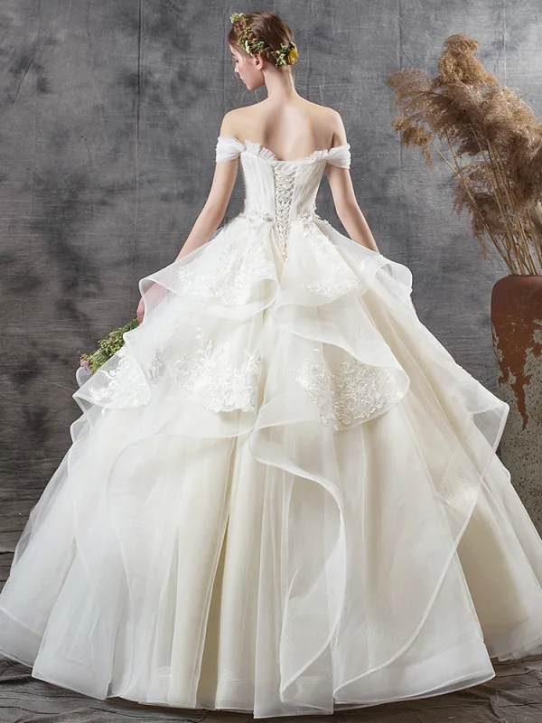 Abordable Champagne Jardin / Extérieur Robe De Mariée 2019 Robe Boule De l'épaule Manches Courtes Dos Nu Appliques En Dentelle Paillettes Longue Volants