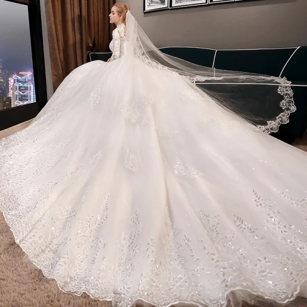 Vintage / Originale Abordable Ivoire Robe De Mariée 2019 Princesse Col Haut 3/4 Manches Dos Nu Percé Appliques En Dentelle Glitter Tulle Cathedral Train Volants