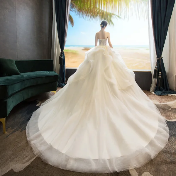 Beste Champagne Brudekjoler 2019 Ballkjole Kjæreste Uten Ermer Ryggløse Appliques Blonder Beading Chapel Train Buste