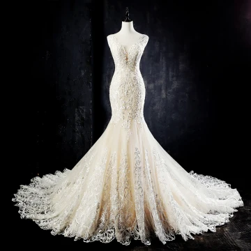 Bäst Champagne Genomskinliga Bröllopsklänningar 2019 Trumpet Sjöjungfru Urringning Ärmlös Halterneck Pierced Appliqués Spets Beading Pärla Domstol Tåg Ruffle