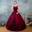 Vintage / Originale Bordeaux Robe De Bal 2017 Robe Boule Encolure Dégagée Sans Manches Appliques Fleur Noeud Ceinture Longue Volants Dos Nu Robe De Ceremonie