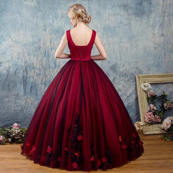 Vintage / Originale Bordeaux Robe De Bal 2017 Robe Boule Encolure Dégagée Sans Manches Appliques Fleur Noeud Ceinture Longue Volants Dos Nu Robe De Ceremonie