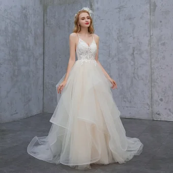 Abordable Champagne Été Plage Robe De Mariée 2019 Princesse Bretelles Spaghetti Sans Manches Dos Nu Appliques En Dentelle Train De Balayage Volants En Cascade