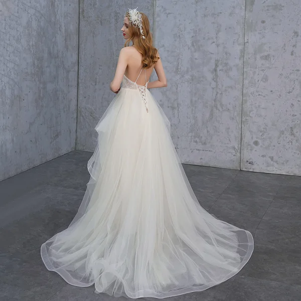 Erschwinglich Champagner Sommer Strand Brautkleider / Hochzeitskleider 2019 A Linie Spaghettiträger Ärmellos Rückenfreies Applikationen Spitze Sweep / Pinsel Zug Fallende Rüsche