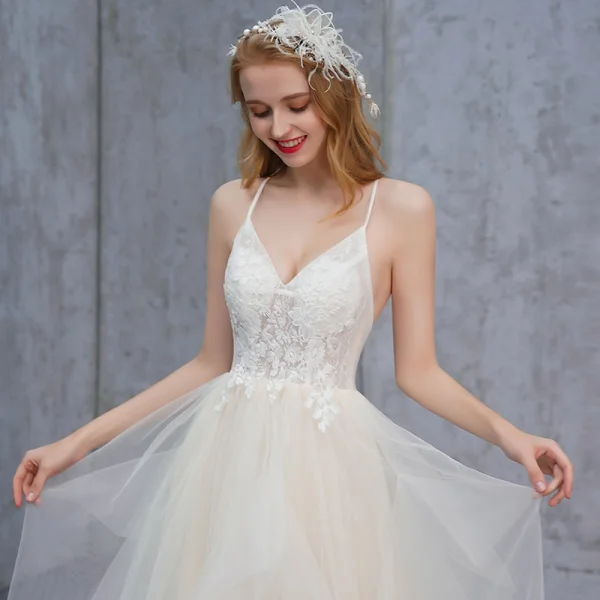 Affordable Champagne Summer Beach Wedding Dresses 2019 A-Line / Princess Spaghetti Straps Sleeveless Backless Appliques Lace Sweep Train Cascading Affordable Champagne Summer Beach Wedding Dresses 2019 A-Line / Princess Spaghetti Straps Sleeveless Backless Appliques Lace Sweep Train Cascading