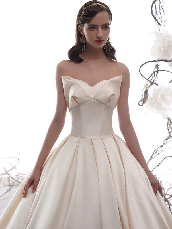 Enkel Champagne Satin Brudekjoler 2019 Prinsesse Fantastiske / Unike Kjæreste Uten Ermer Ryggløse Cathedral Train Buste