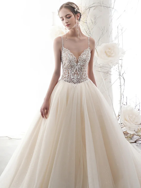 Illusion Champagner Durchbohrt Brautkleider / Hochzeitskleider 2019 A Linie Spaghettiträger Rückenfreies Ärmellos Handgefertigt Perlenstickerei Glanz Tülle Kathedrale Schleppe