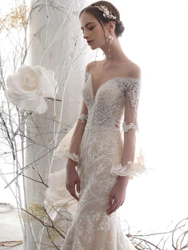 Charmant Champagne Transparentes Robe De Mariée 2019 Trompette / Sirène Encolure Dégagée Manches de cloche Appliques En Dentelle Glitter Fait main Perlage Chapel Train Volants