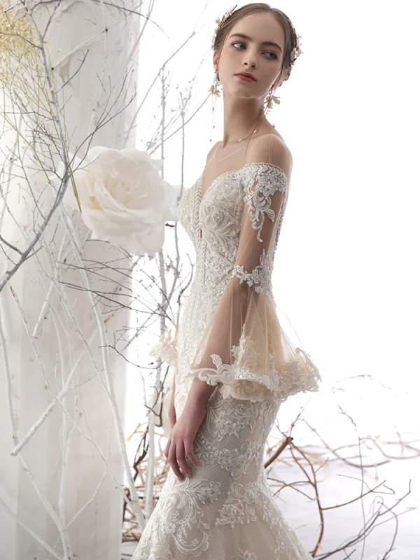 Charmant Champagne Transparentes Robe De Mariée 2019 Trompette / Sirène Encolure Dégagée Manches de cloche Appliques En Dentelle Glitter Fait main Perlage Chapel Train Volants