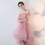 Erschwinglich Pink Cocktailkleider 2019 A Linie Off Shoulder Kurze Ärmel Applikationen Spitze Perle Stoffgürtel Asymmetrisch Rüschen Rückenfreies Festliche Kleider