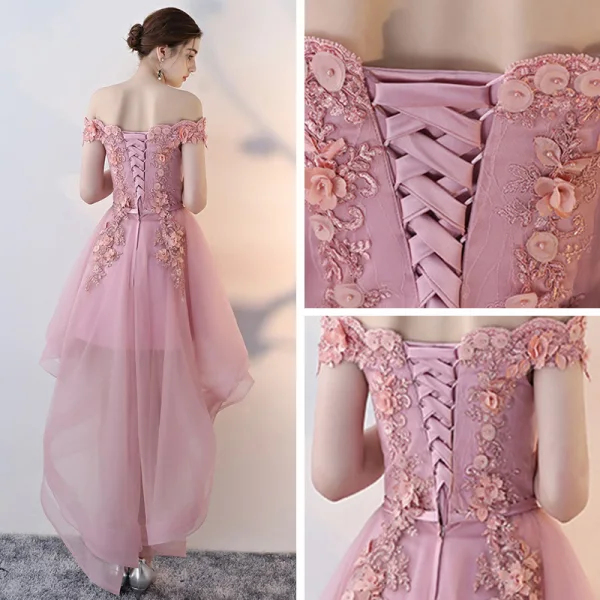 Erschwinglich Pink Cocktailkleider 2019 A Linie Off Shoulder Kurze Ärmel Applikationen Spitze Perle Stoffgürtel Asymmetrisch Rüschen Rückenfreies Festliche Kleider