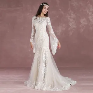 Eleganta Champagne Pierced Bröllopsklänningar 2018 Trumpet Sjöjungfru Fyrkantig Ringning Långärmad Halterneck Appliqués Spets Svep Tåg