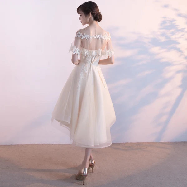 Erschwinglich Schöne Abiballkleider 2017 Mit Spitze Applikationen Rückenfreies Off Shoulder Kurze Ärmel Asymmetrisch Champagner Ballkleid