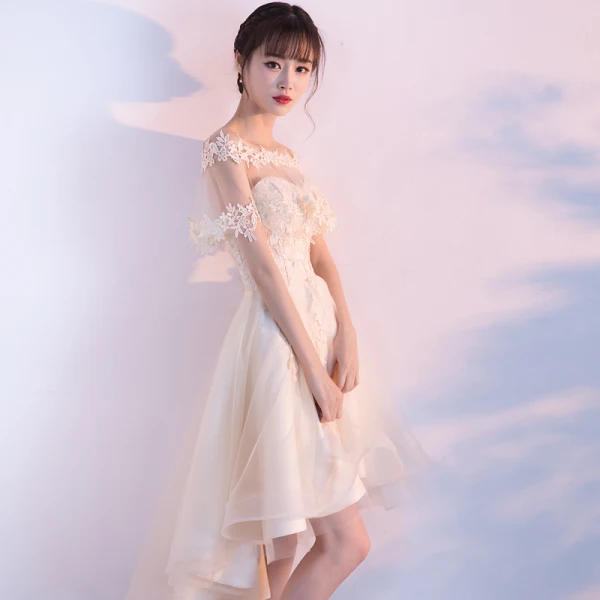Erschwinglich Schöne Abiballkleider 2017 Mit Spitze Applikationen Rückenfreies Off Shoulder Kurze Ärmel Asymmetrisch Champagner Ballkleid