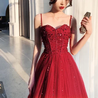 Luxe Bordeaux Robe De Bal 2019 Princesse Bretelles Spaghetti Sans Manches Perlage Longue Volants Dos Nu Robe De Ceremonie