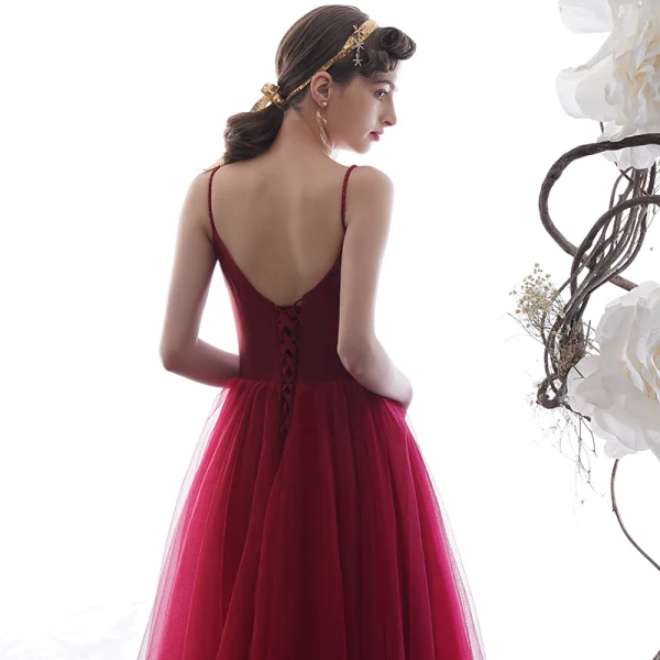Modest / Simple Burgundy Homecoming Graduation Dresses 2019 A-Line / Princess Spaghetti Straps Sleeveless Beading Tea-length Ruffle Backless Formal Dresses