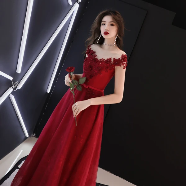 Chic / Belle Bordeaux Transparentes Robe De Soirée 2019 Princesse Encolure Dégagée Sans Manches Appliques Fleur Faux Diamant Noeud Ceinture Longue Volants Dos Nu Robe De Ceremonie