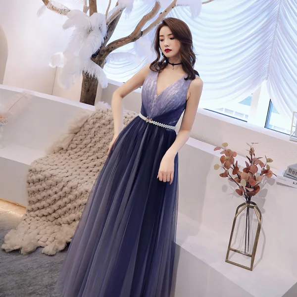 Chic / Belle Bleu Marine Robe De Soirée 2019 Princesse Col v profond Sans Manches Perle Ceinture Longue Volants Dos Nu Robe De Ceremonie
