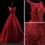 Chic / Belle Bordeaux Satin Robe De Soirée 2019 Princesse Encolure Dégagée Sans Manches Appliques En Dentelle Tribunal Train Volants Dos Nu Robe De Ceremonie