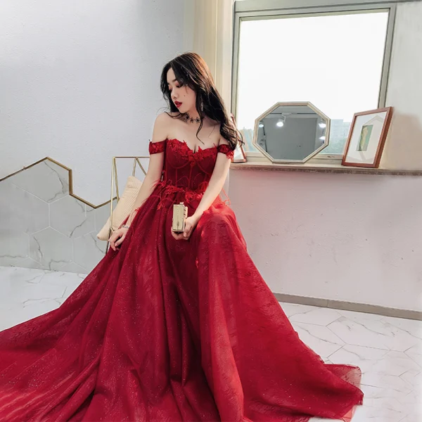 Chic Bordeaux Robe De Soirée 2019 Princesse De l'épaule Manches Courtes Appliques En Dentelle Plumes Glitter Tulle Longue Volants Dos Nu Robe De Ceremonie