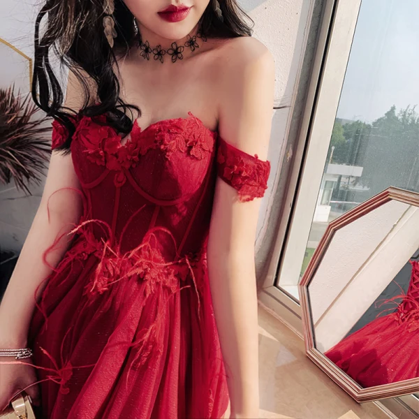 Chic Bordeaux Robe De Soirée 2019 Princesse De l'épaule Manches Courtes Appliques En Dentelle Plumes Glitter Tulle Longue Volants Dos Nu Robe De Ceremonie
