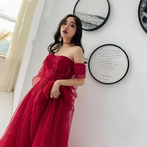 Élégant Bordeaux Robe De Soirée 2019 Princesse De L 039 Épaule Manches Courtes Appliques En Dentelle Faux Diamant Longue Volants Dos Nu Robe De Ceremonie
