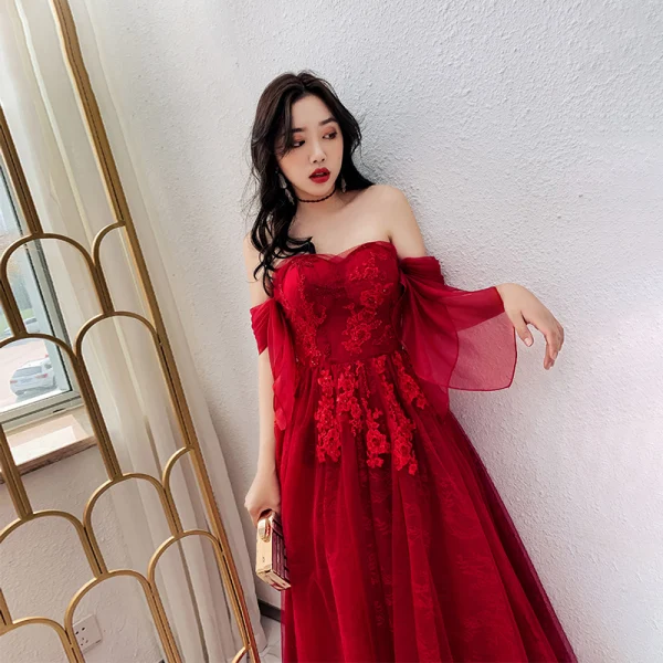 Élégant Bordeaux Robe De Soirée 2019 Princesse De l'épaule Manches Courtes Appliques En Dentelle Faux Diamant Longue Volants Dos Nu Robe De Ceremonie