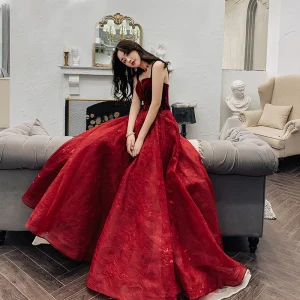 Fine Burgunder Suede Selskapskjoler 2019 Prinsesse Skuldre Uten Ermer Sash Rhinestone Lange Buste Ryggløse Formelle Kjoler