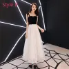 Chinese style Black White Homecoming Graduation Dresses 2019 A-Line / Princess High Neck Sleeveless Star Appliques Lace Knee-Length Ruffle Formal Dresses