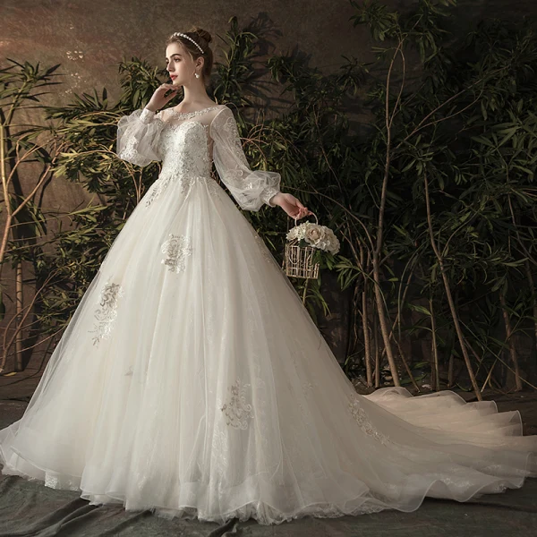 Elegante Ivory / Creme Durchsichtige Brautkleider / Hochzeitskleider 2019 Prinzessin Rundhalsausschnitt Geschwollenes Lange Ärmel Rückenfreies Applikationen Spitze Kapelle-Schleppe Rüschen
