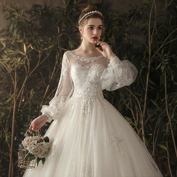 Elegante Ivory / Creme Durchsichtige Brautkleider / Hochzeitskleider 2019 Prinzessin Rundhalsausschnitt Geschwollenes Lange Ärmel Rückenfreies Applikationen Spitze Kapelle-Schleppe Rüschen