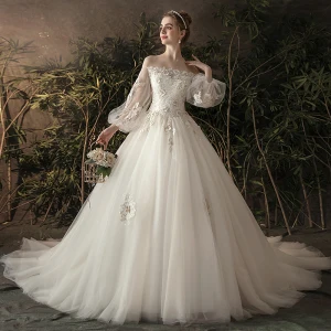 Eleganta Elfenben Genomskinliga Bröllopsklänningar 2019 Prinsessa Av Axeln Pösigt Långärmad Halterneck Appliqués Spets Blomma Pärla Chapel Train Ruffle
