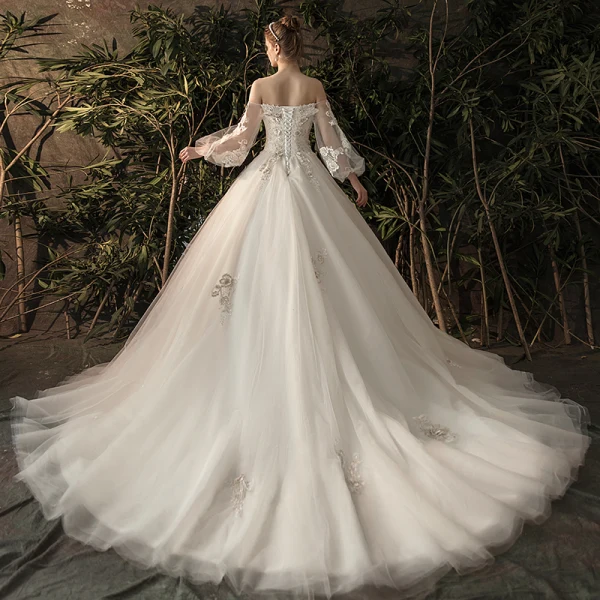 Élégant Ivoire Transparentes Robe De Mariée 2019 Princesse De l'épaule Gonflée Manches Longues Dos Nu Appliques En Dentelle Fleur Perle Chapel Train Volants