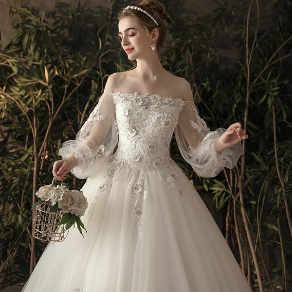 Élégant Ivoire Transparentes Robe De Mariée 2019 Princesse De l'épaule Gonflée Manches Longues Dos Nu Appliques En Dentelle Fleur Perle Chapel Train Volants
